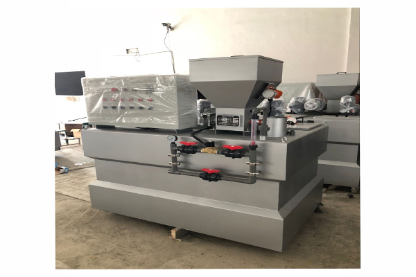 全自動(dòng)加藥裝置廠家處理污水不斷發(fā)明污水處理設(shè)備